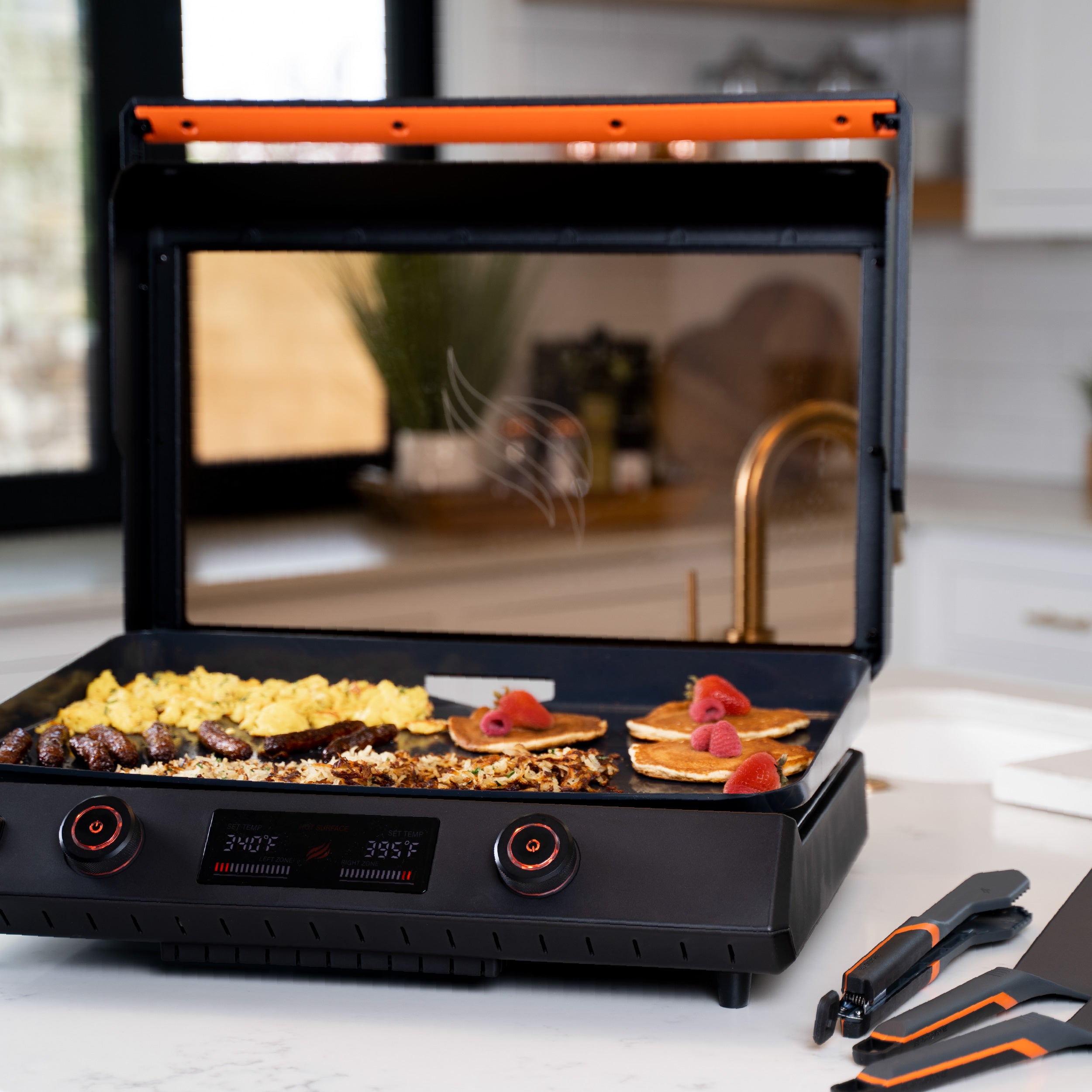 Blackstone E-Series 17inch Tabletop Electric Griddle with Hood - My Store